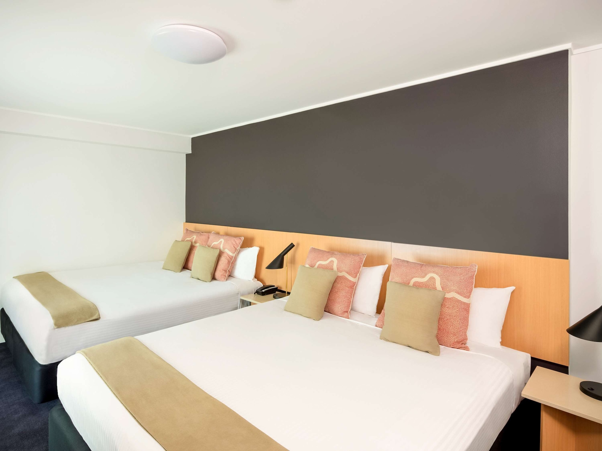 FAMILY, MULTIPLE BEDS