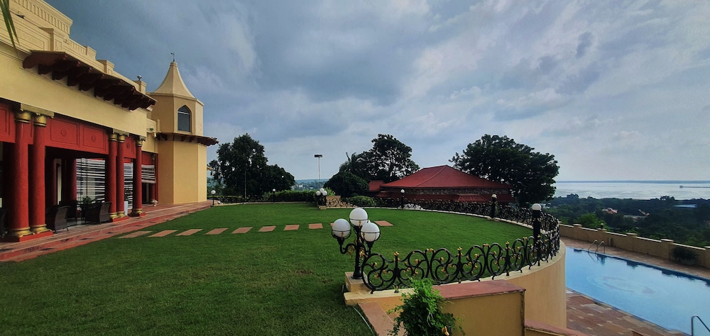 Noor Us Sabah Palace 43/45