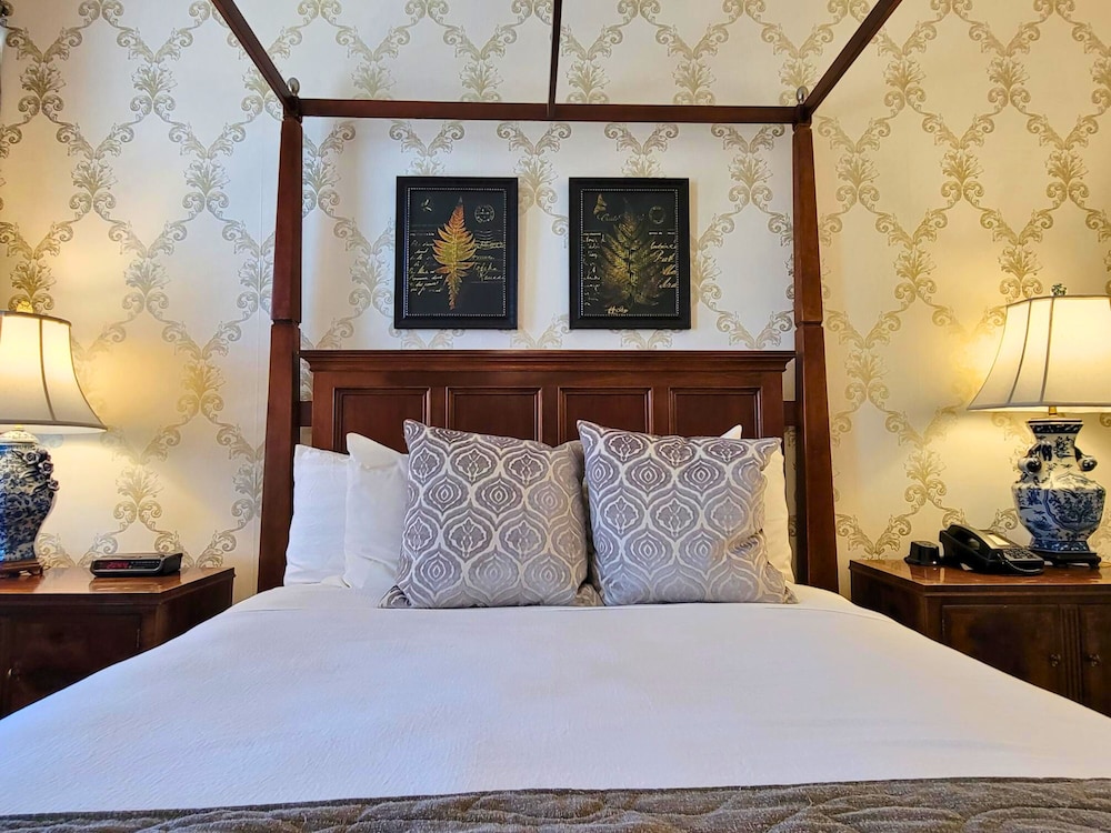 Altland House Inn and Suites 21/50