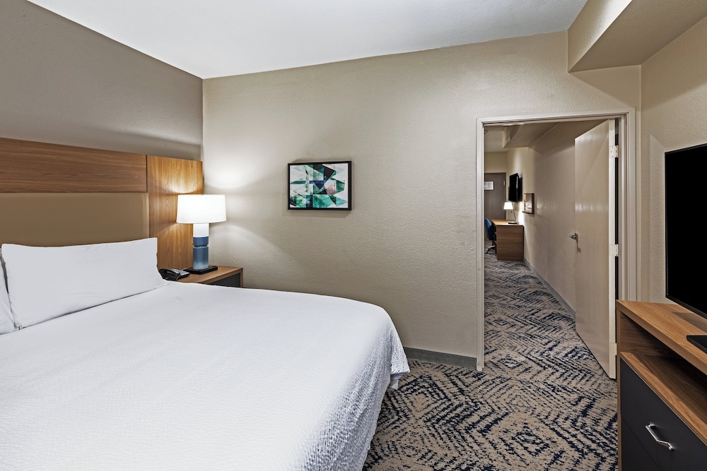 1 BEDROOM, SUITE, BATHTUB