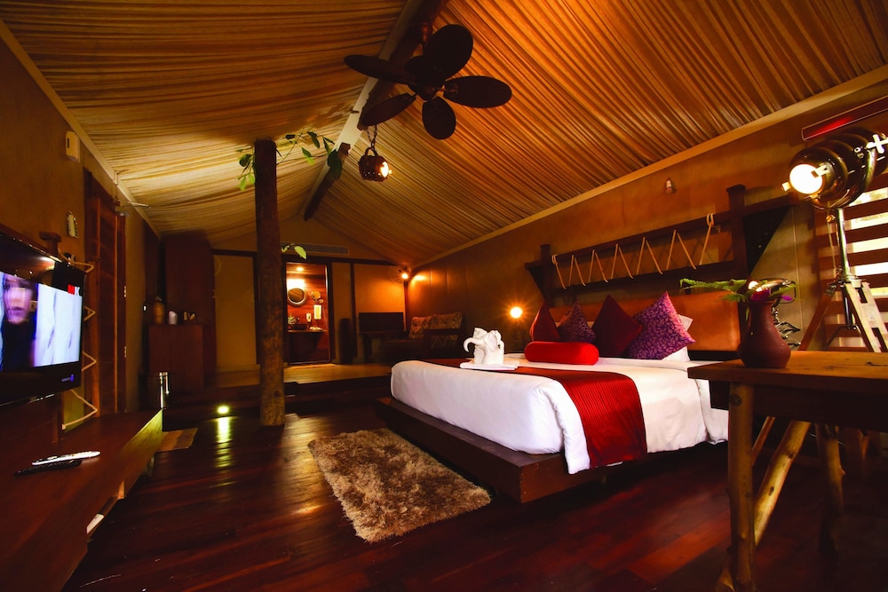 Luxury, Pavilion, King Bed