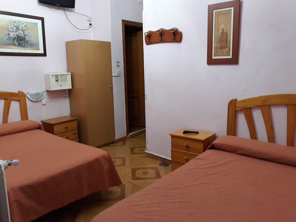 Hostal Fuentesol 7/28