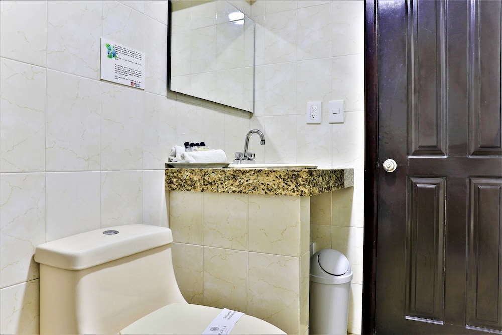 Hotel Colonial Playa del Carmen 47/50