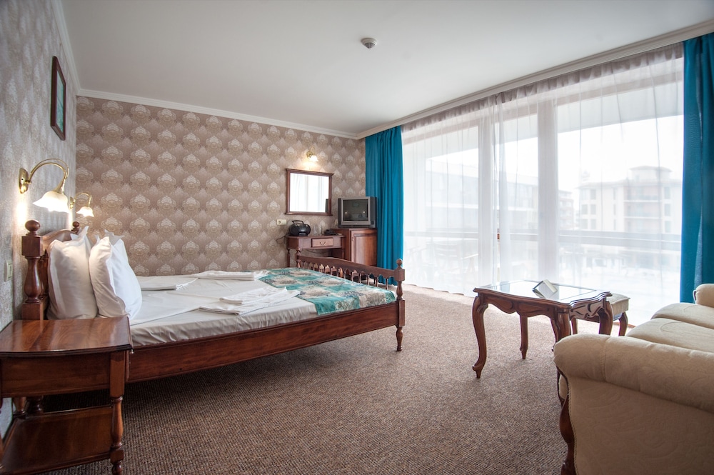 ROOM, DOUBLE OR TWIN BED, BALCONY