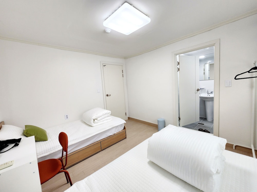 Wow Hills Guest House 10/50