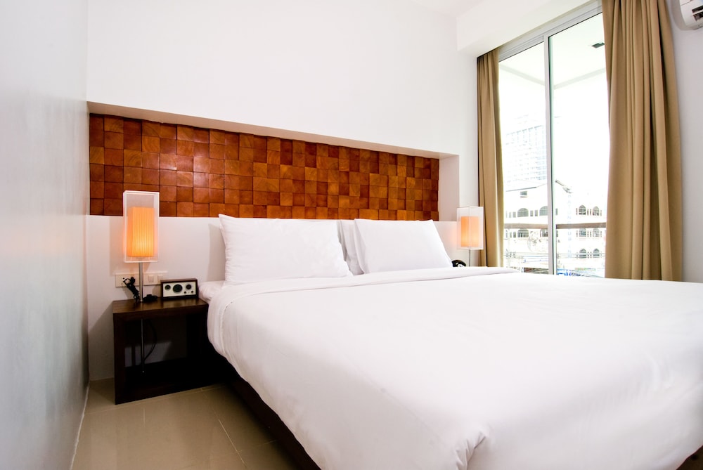 The Album Hotel 8/29