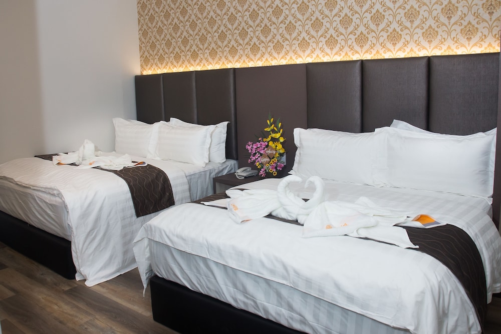 Spring Season Hotel 10/33