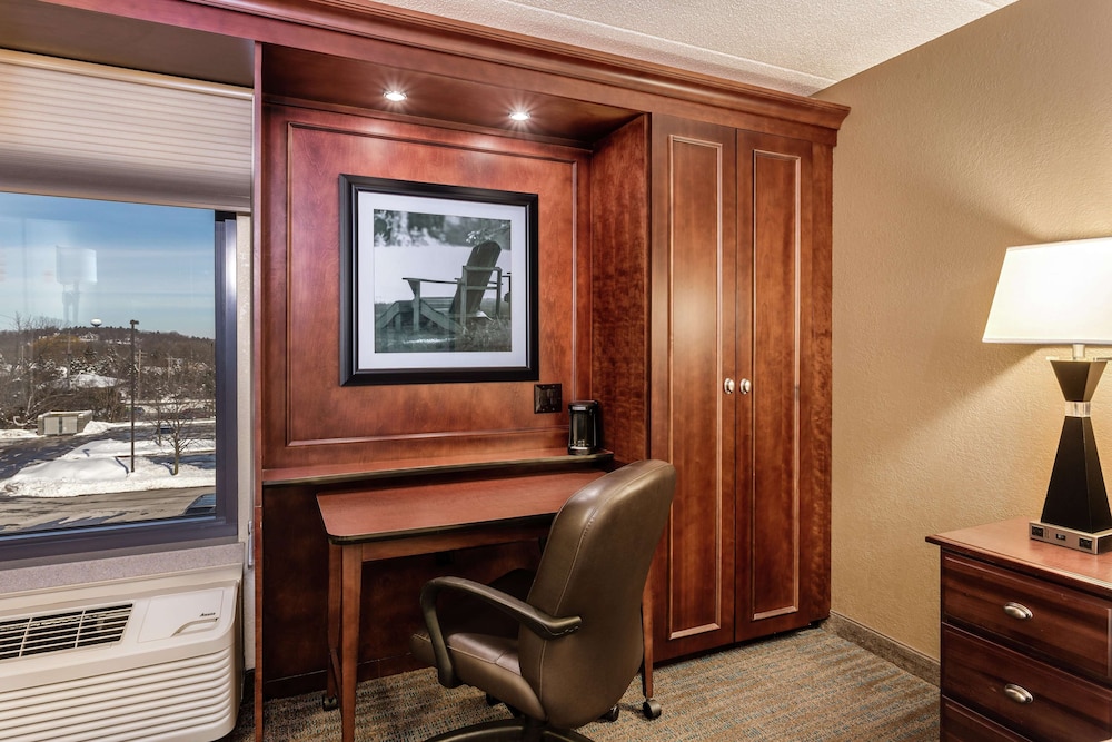 Hampton Inn Milwaukee/Brookfield 28/36