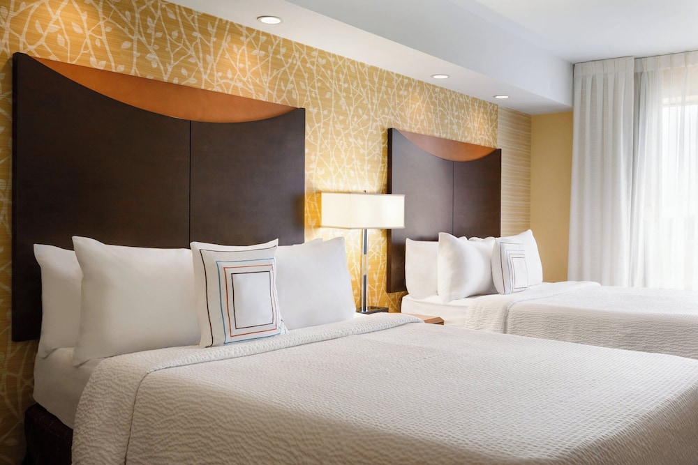 Fairfield Inn Suites Weirton 8/26