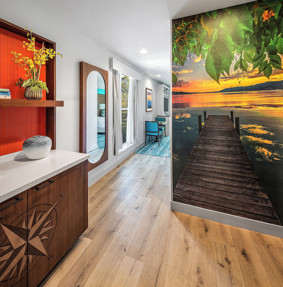 Compass by Margaritaville Hotel Pigeon Forge 7/36