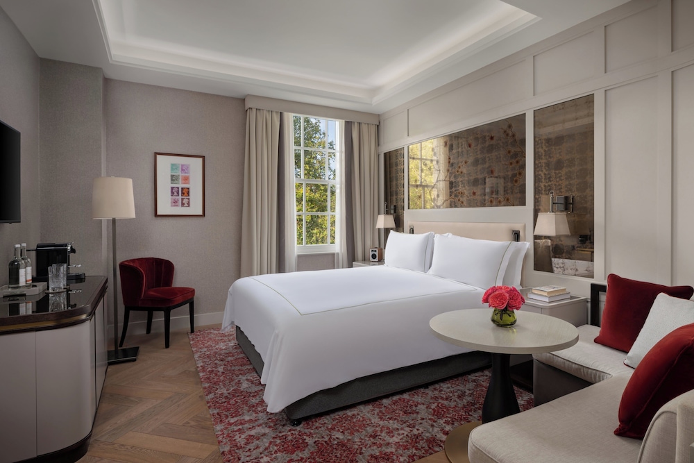 Grosvenor, Deluxe, King Bed, Square View