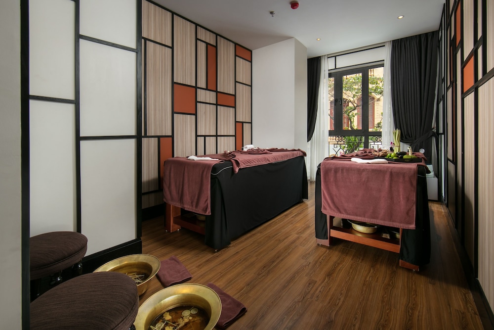 Aurora Premium Hotel and Spa (ex Delicacy Central Hotel and Spa) 24/48