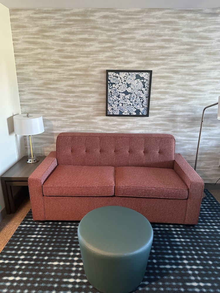 Home2 Suites by Hilton Racine 7/12