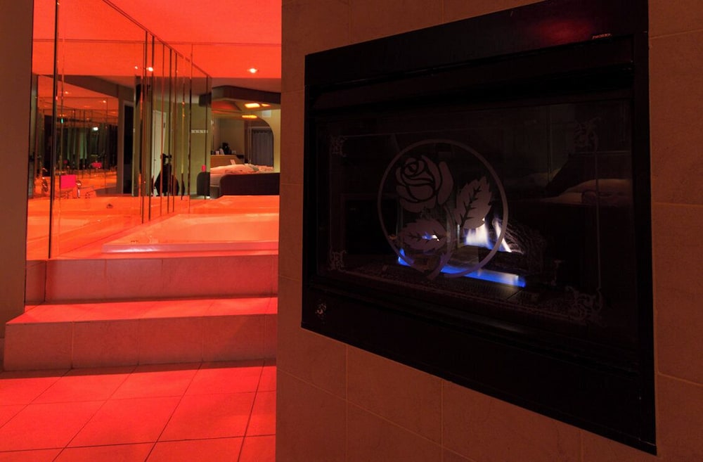 Essence Suites 3/28