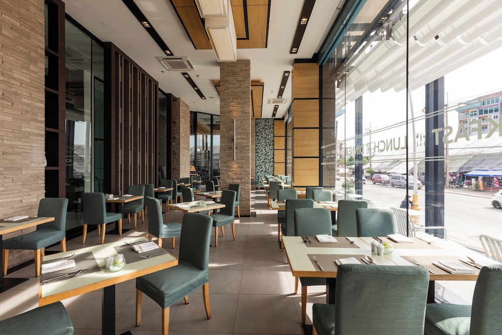 The Marina Phuket Hotel 33/54