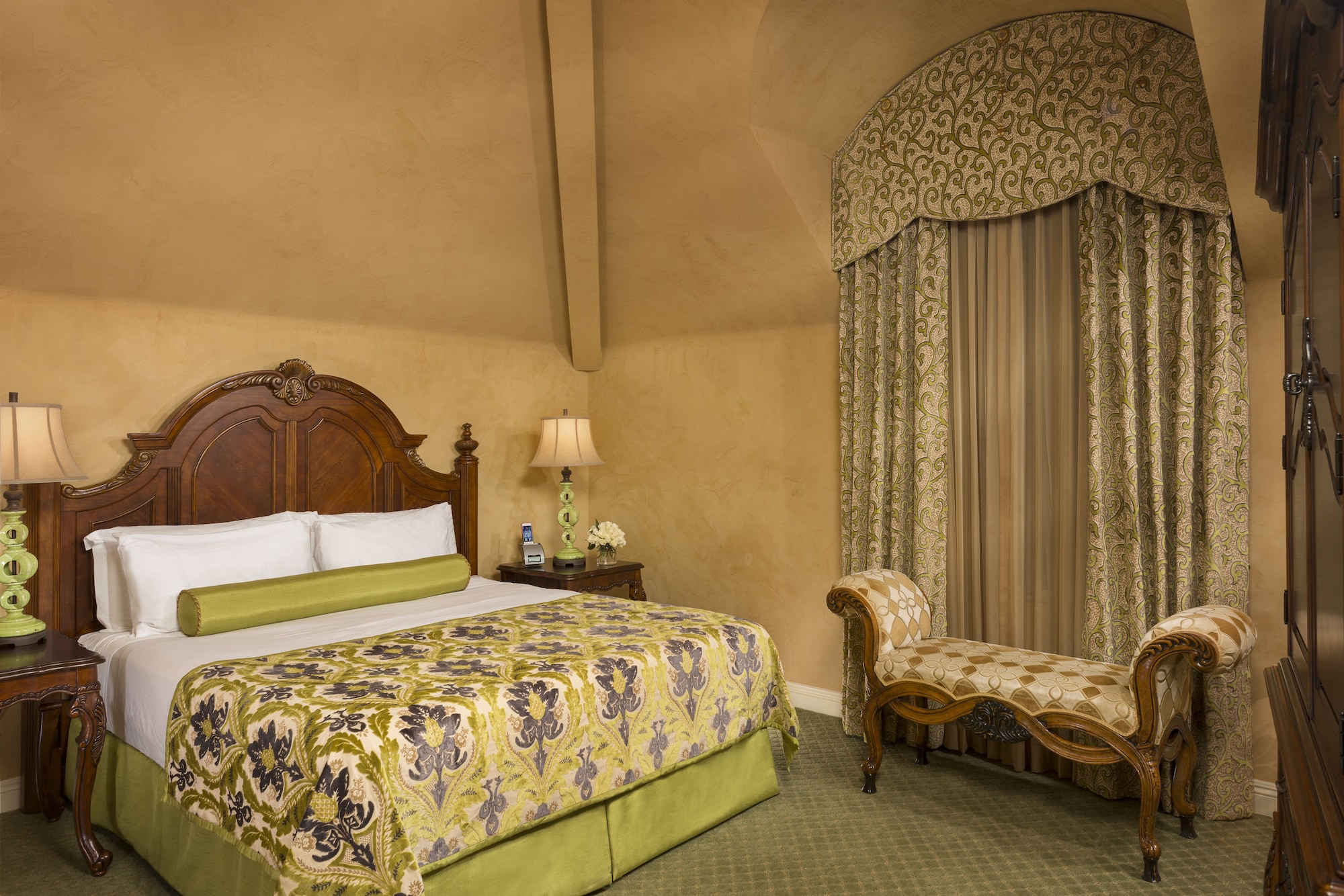 JUNIOR SUITE, KING BED