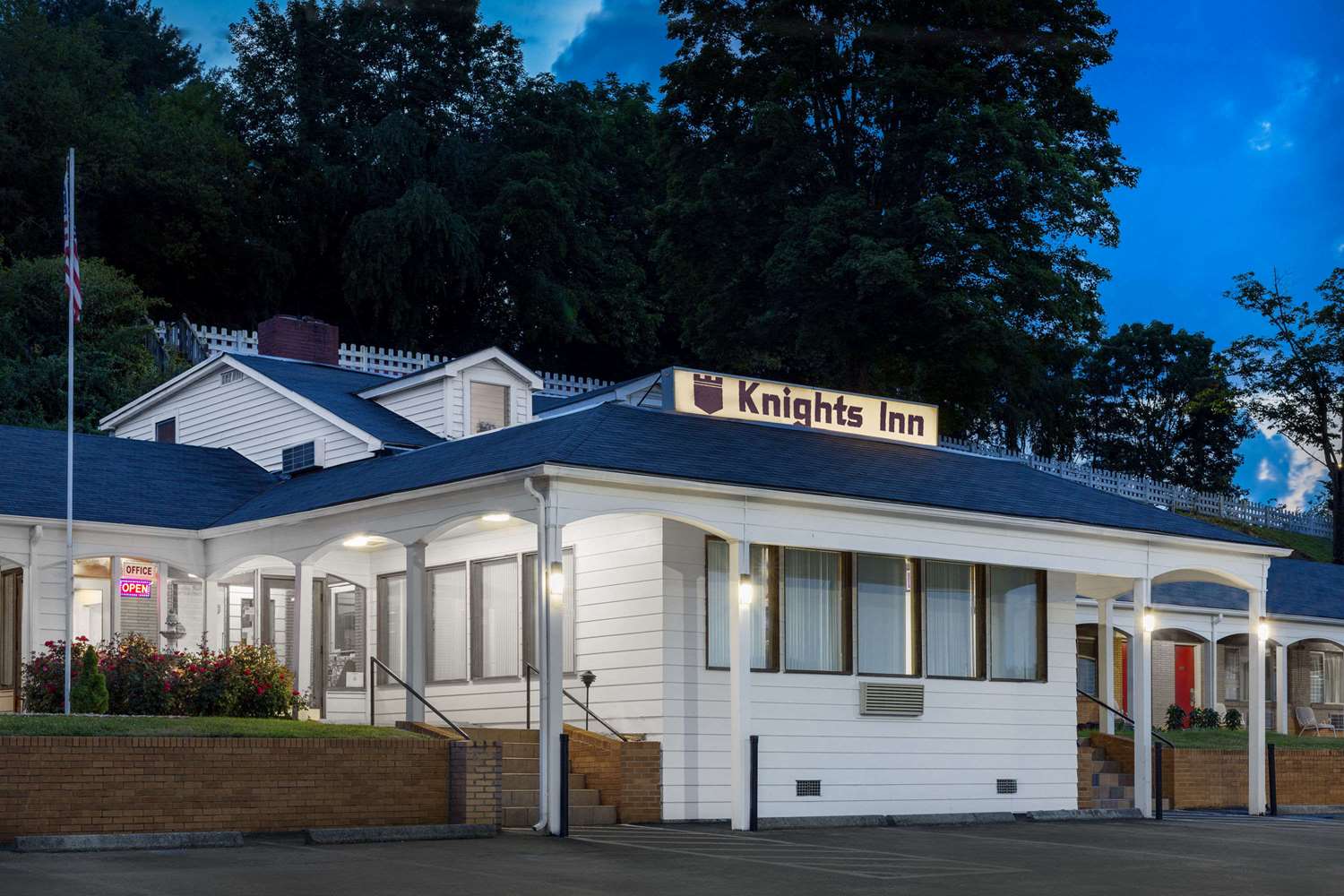 Galax Knights Inn 1/4