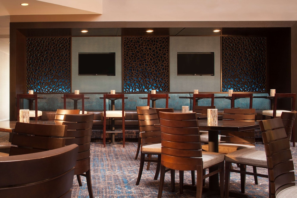 Embassy Suites Galleria 28/50