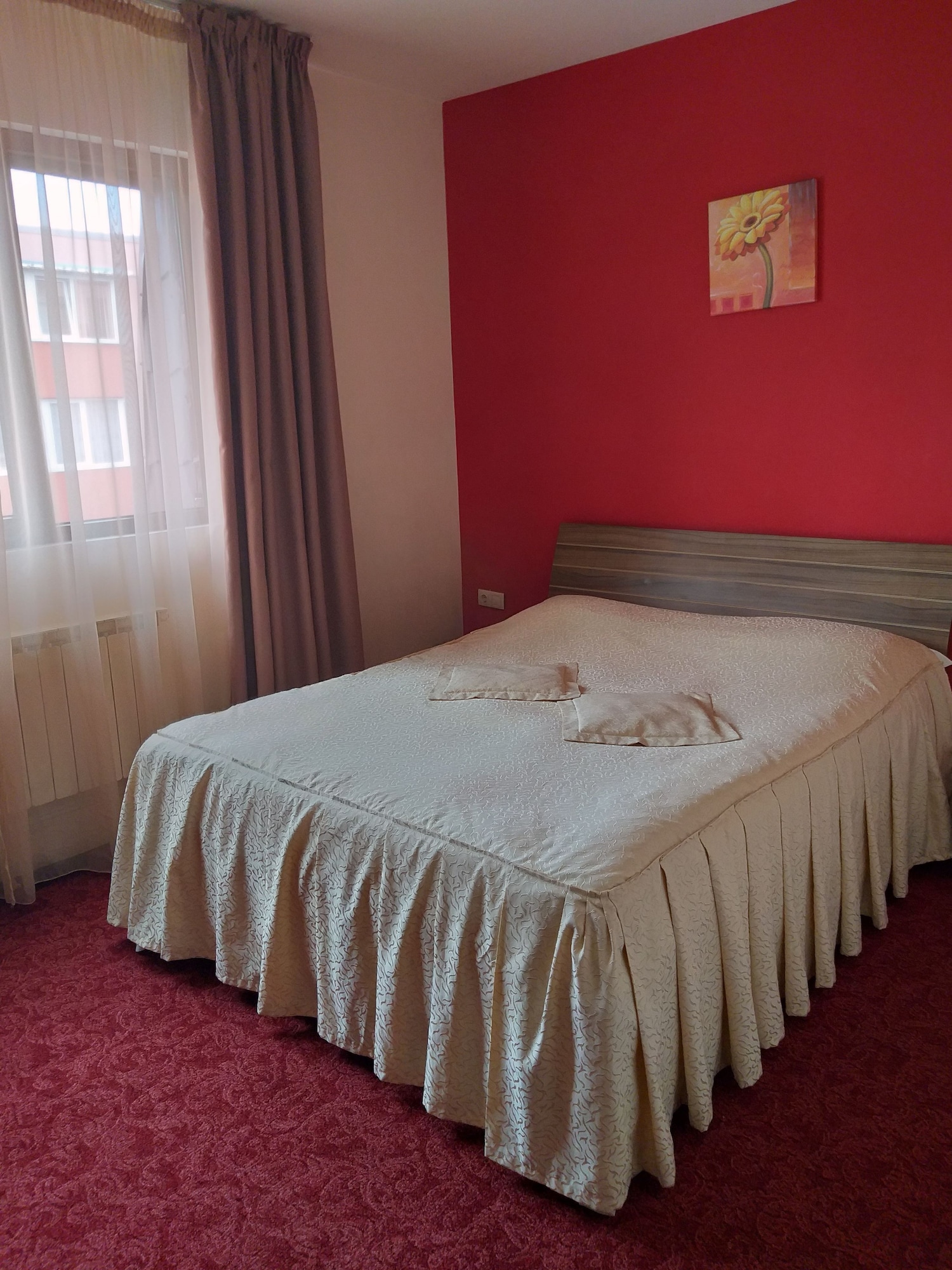 STANDARD, QUEEN BED