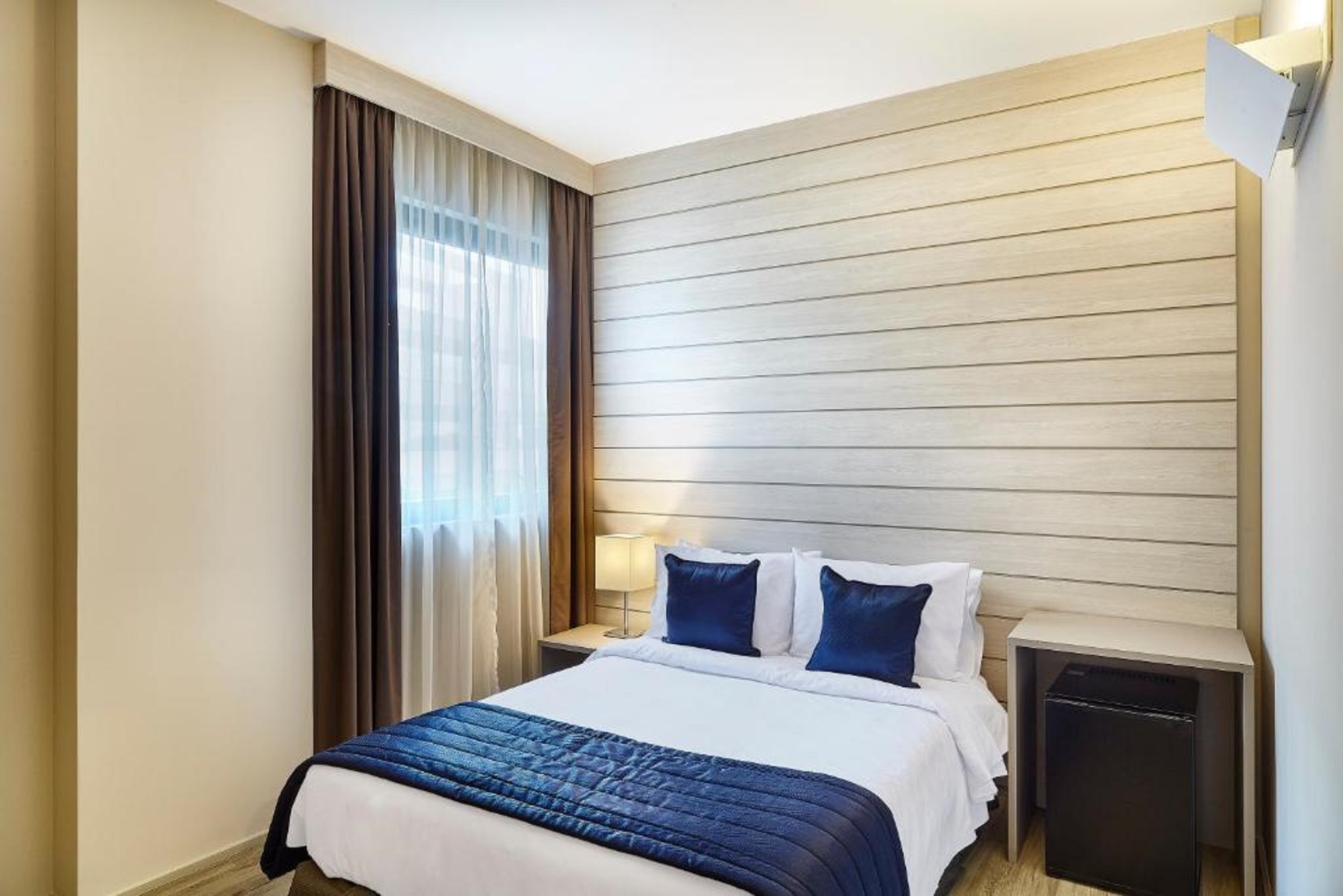 Standard, Accessible