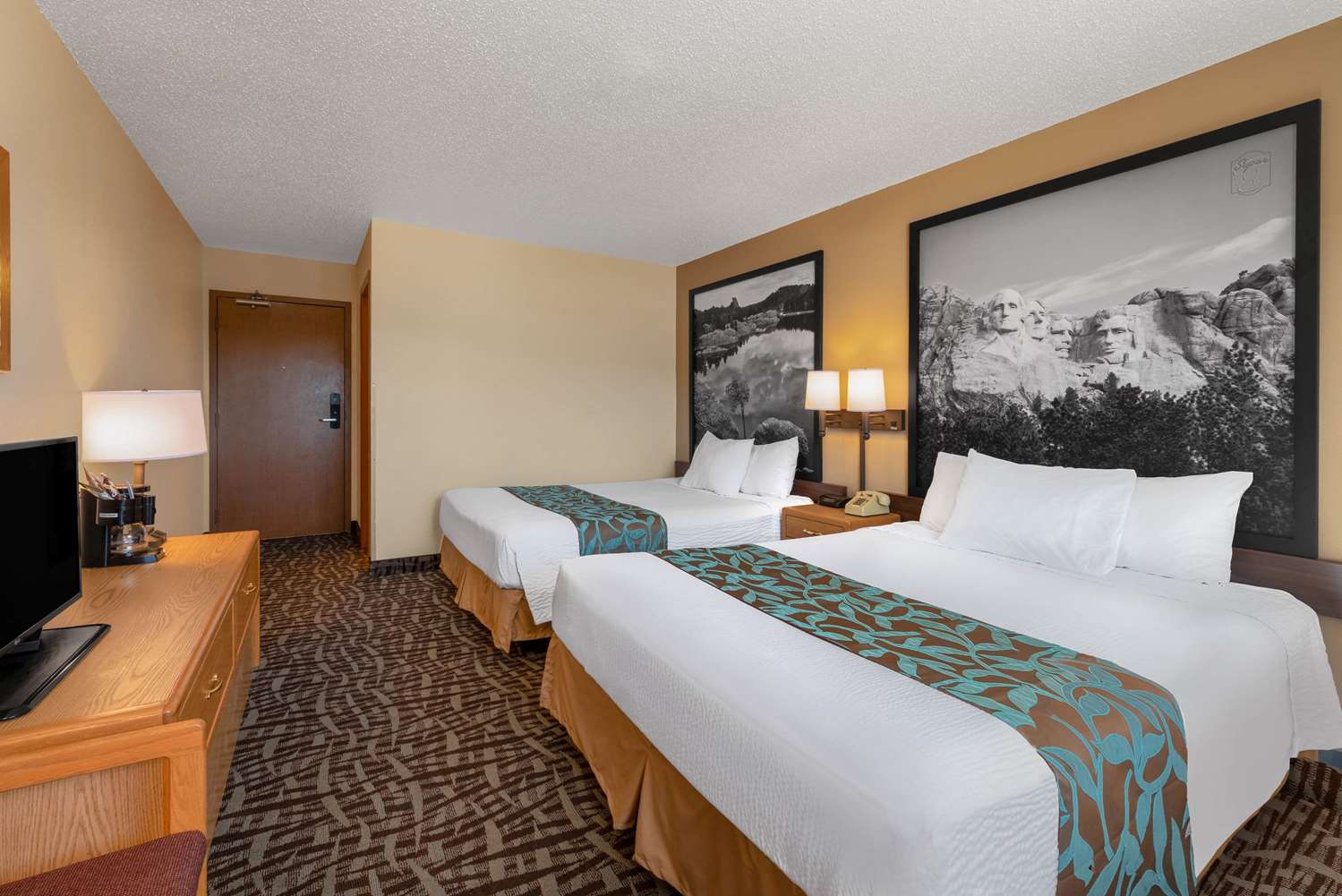 Super 8 by Wyndham Hill City/Mt Rushmore/ Area 8/23