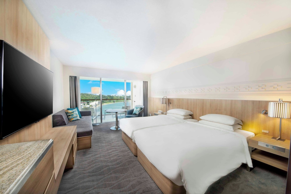 CLUB, TWIN BEDS, COAST VIEW