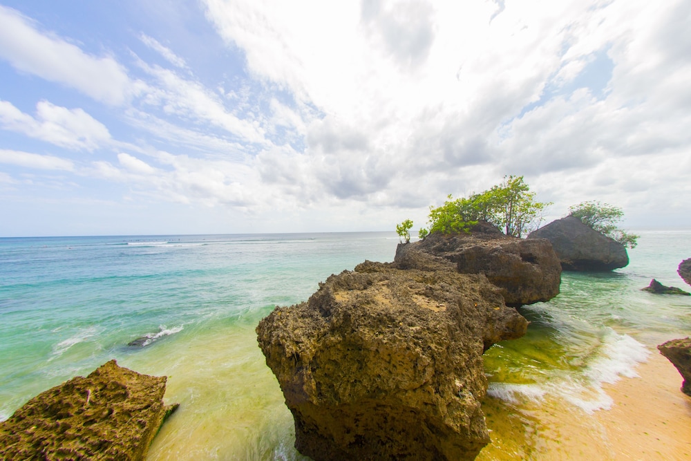 Le Cliff Bali 63/79