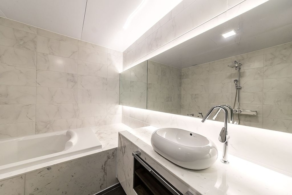 Suwon Saint Hotel 49/50