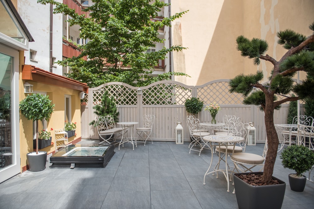 HASTAL HOTEL 3/42
