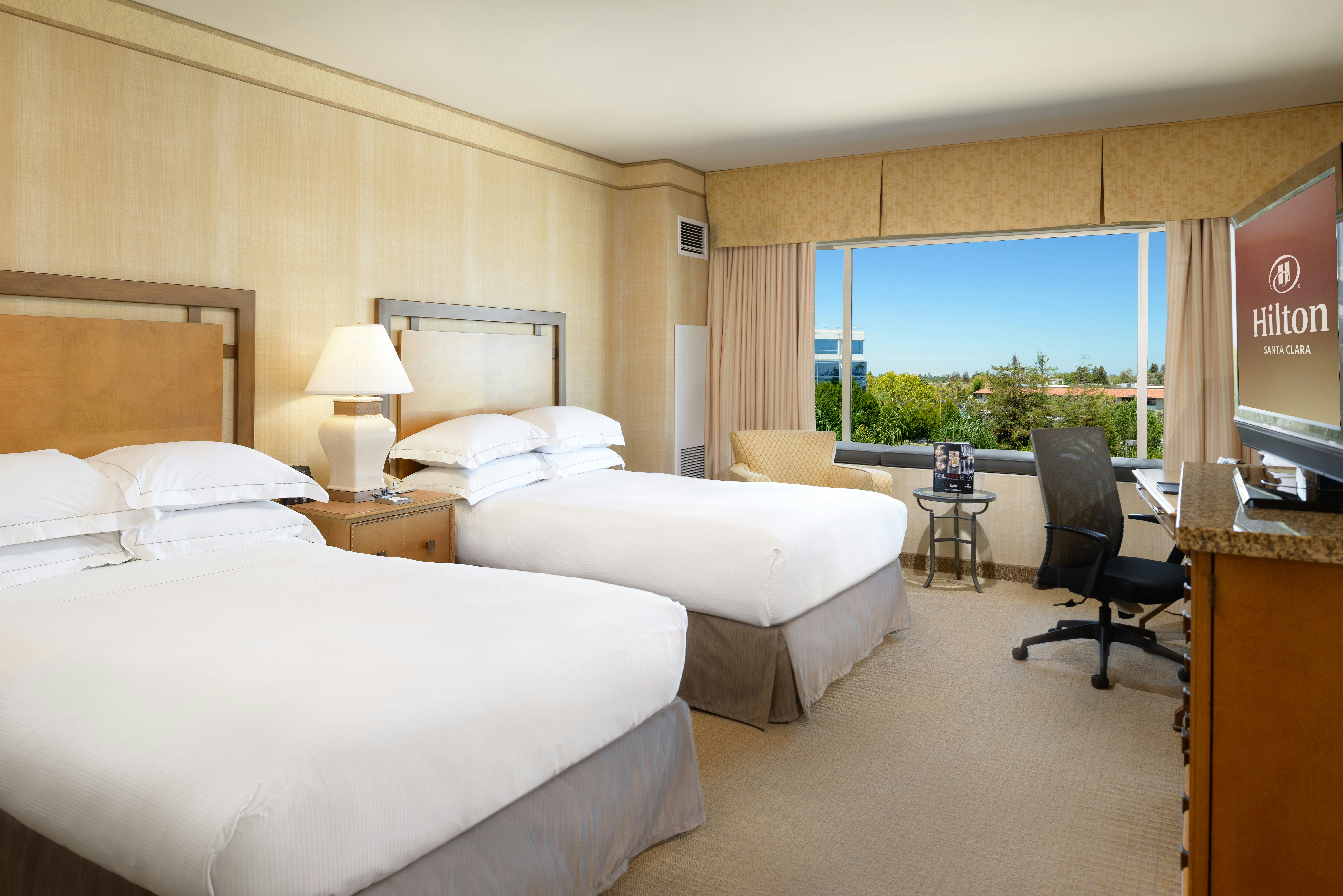 Superior, 2 Double Beds, City View