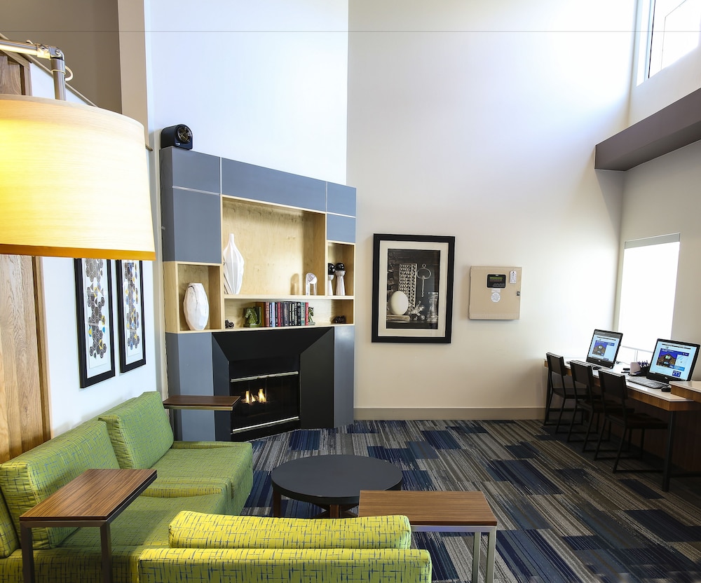 Holiday Inn Express Hotel And Suites Phoenix Airport 45/56