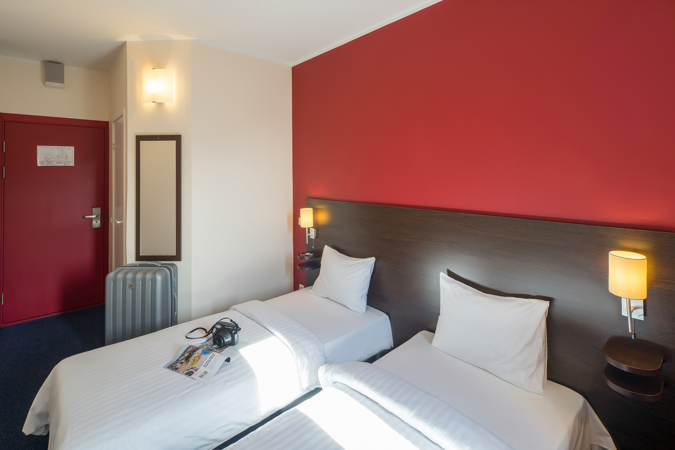 ROOM, TWIN BEDS