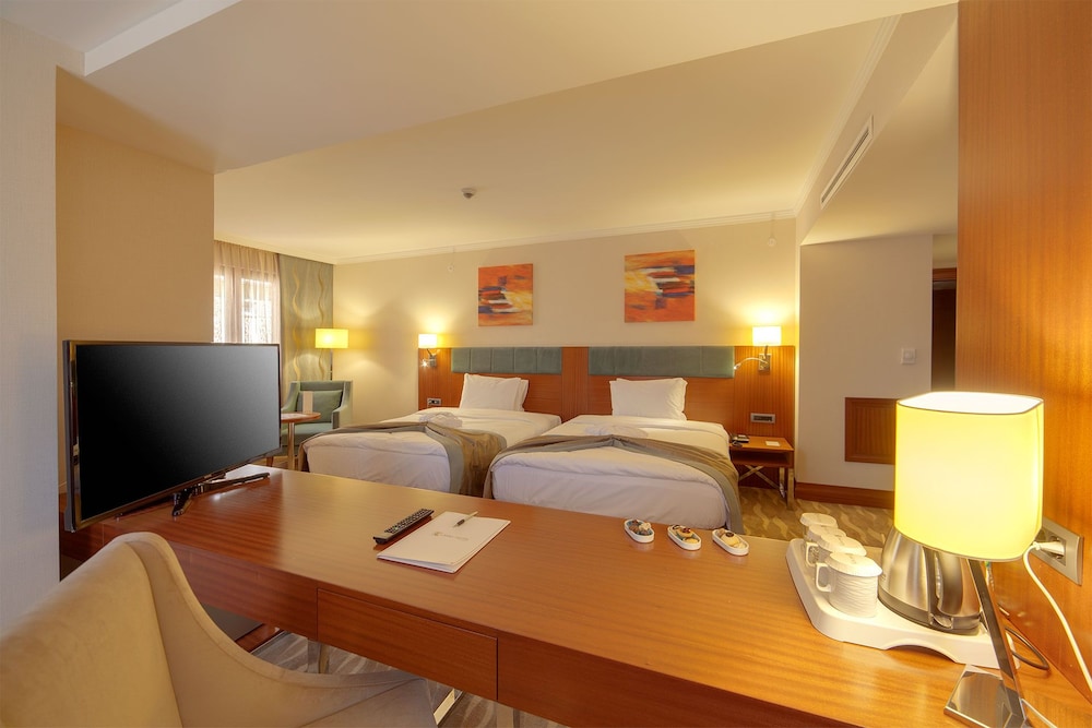 LAMEC HOTEL BUSINESS 15/32