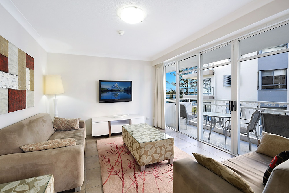 Atrium Resort 33/70