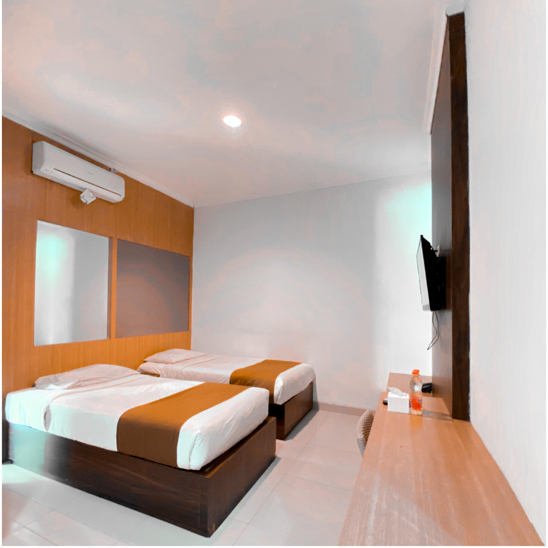 Deluxe, Twin Beds, Pool Access