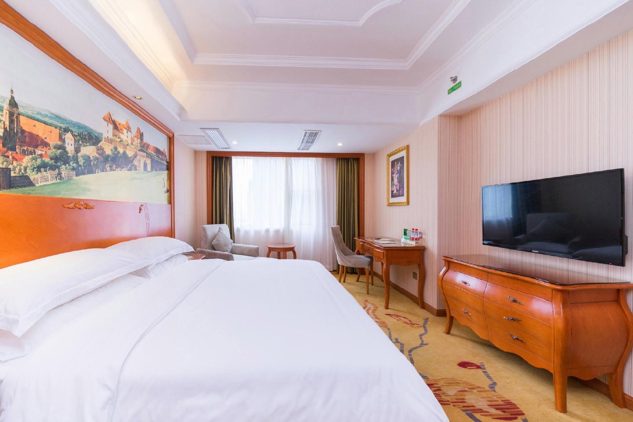 Vienna International Hotel (Shenzhen Bantian Huancheng South Road) 18/35