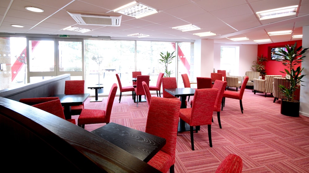 Ramada by Wyndham London Stansted Airport 26/35