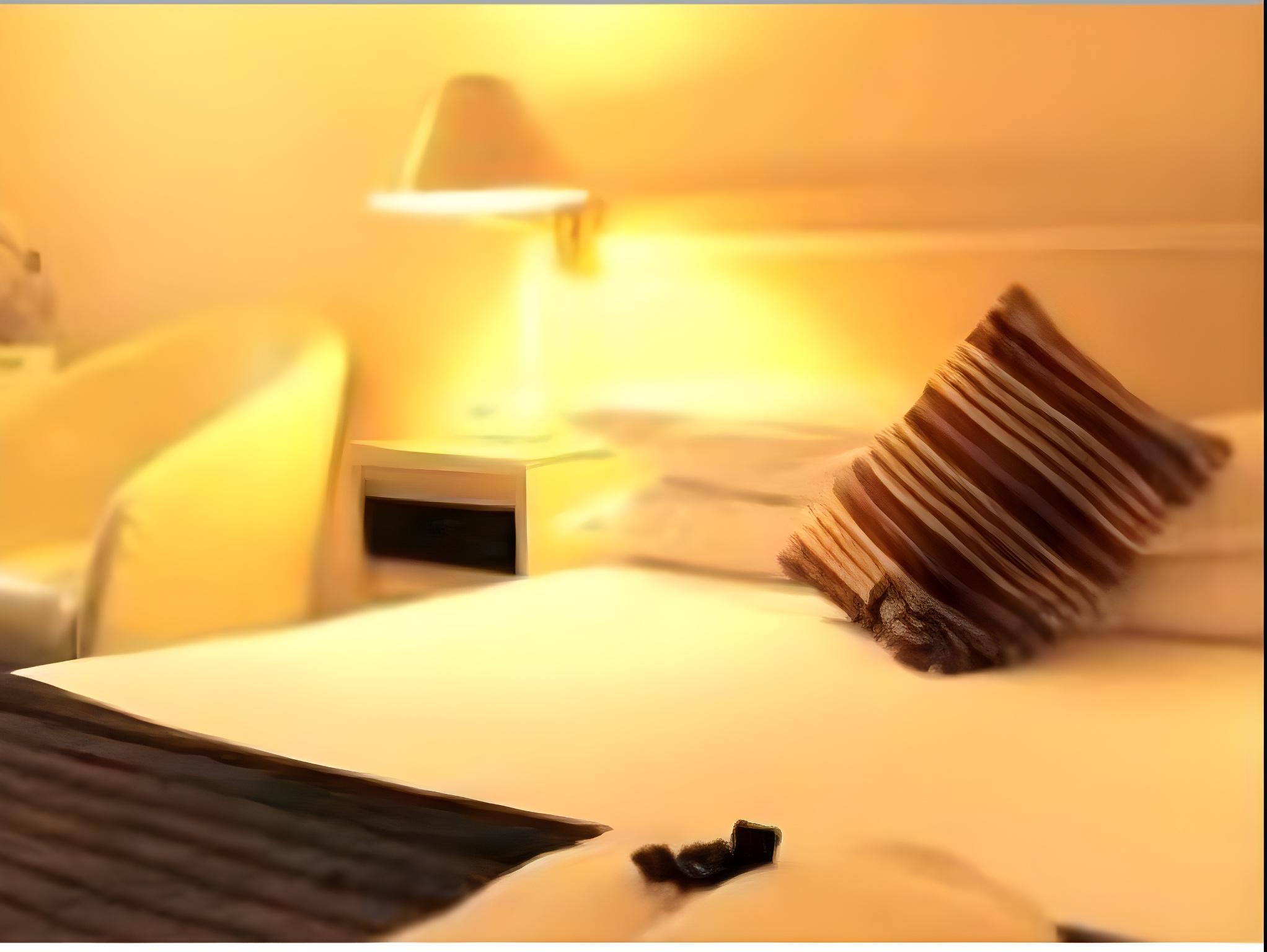 STANDARD, QUEEN BED
