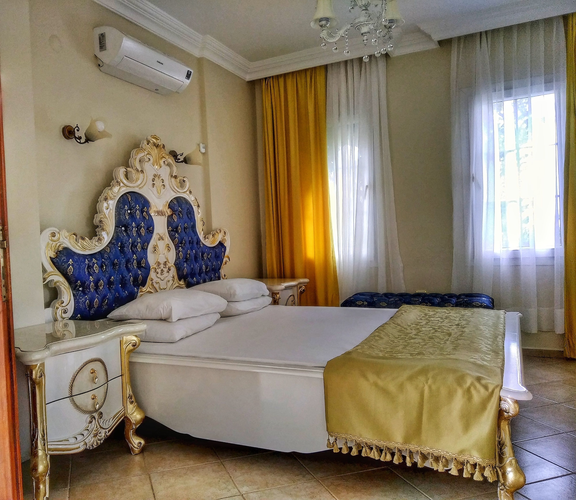 ROOM, TRIPLE