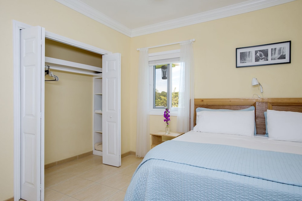 Sir Charles Guest House 5/34