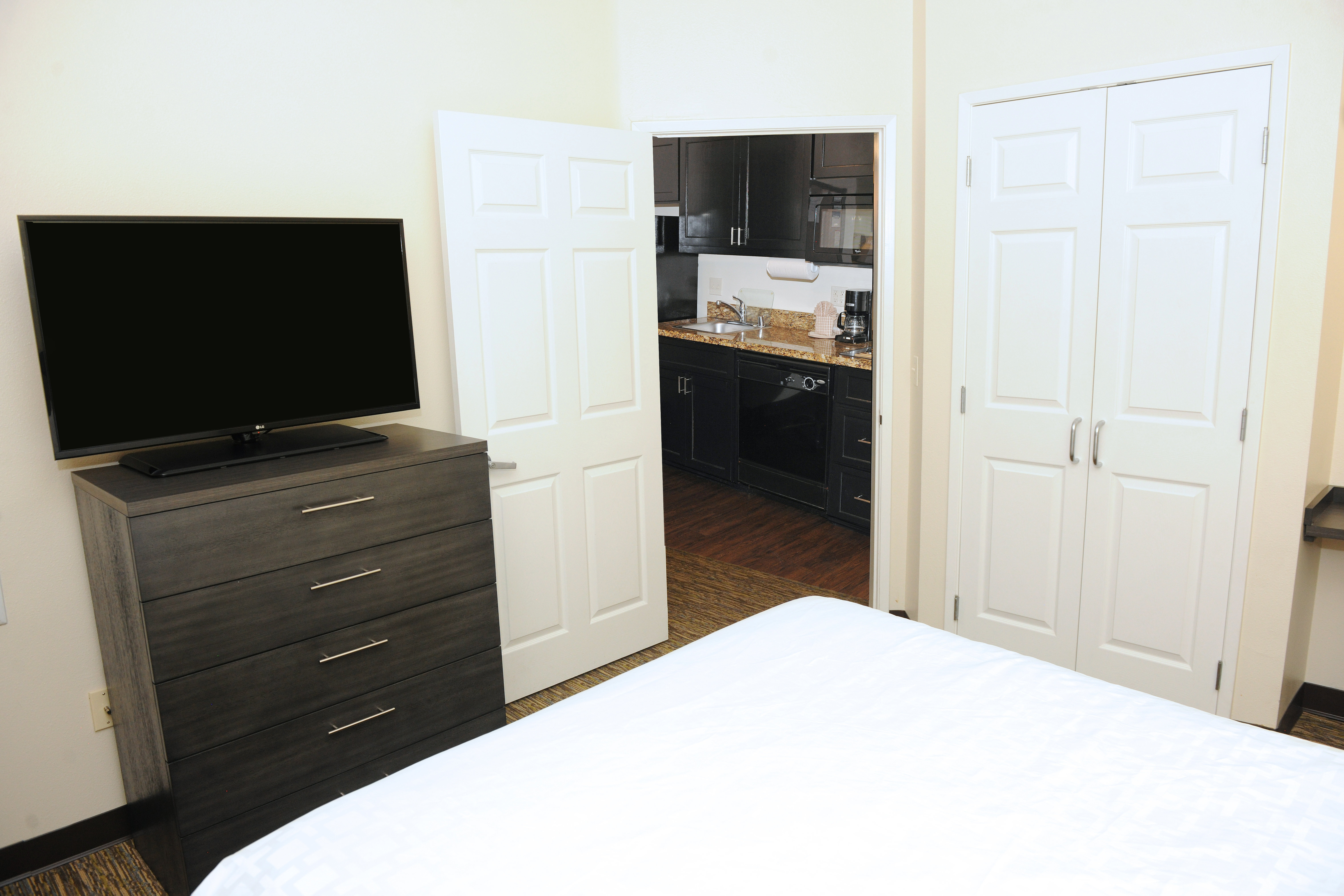 1 Bedroom, Suite, Queen Bed