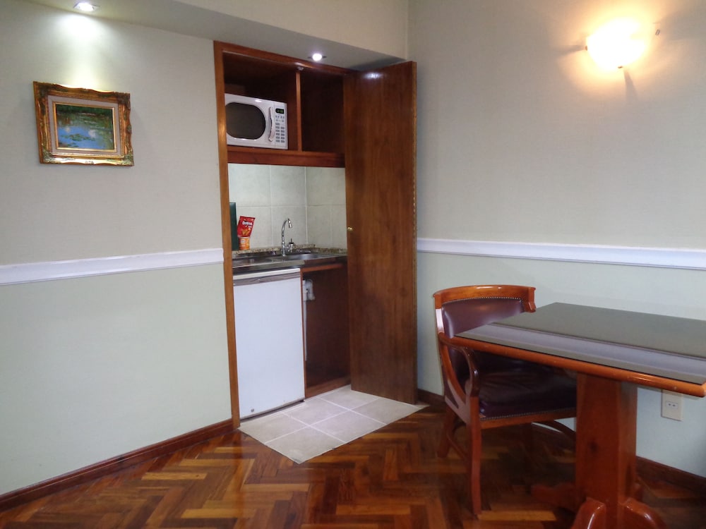 Premier Hill Suites 35/68