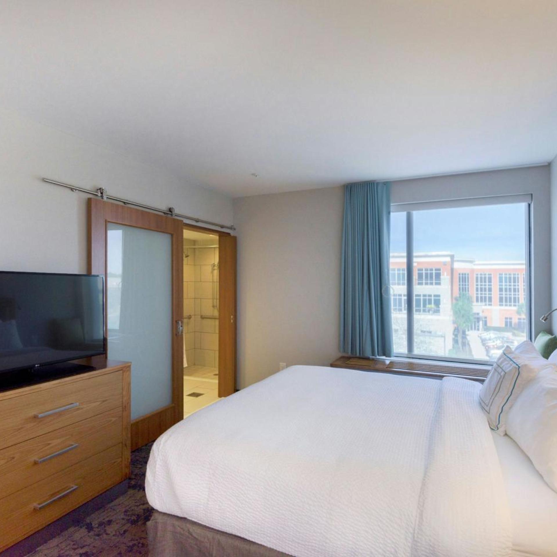 1 Bedroom, Suite, King Bed, Trundle Bed, Sofa, Accessible