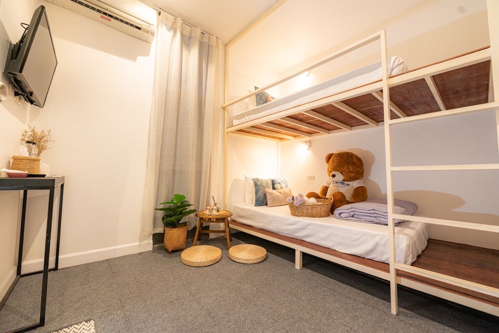 ECONOMY, TWIN BEDS