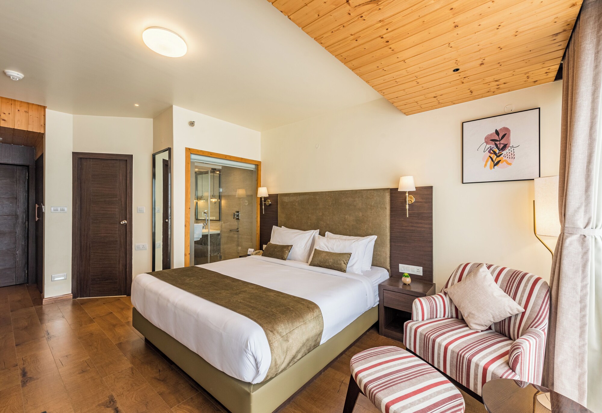 SUITE, KING BED, BALCONY