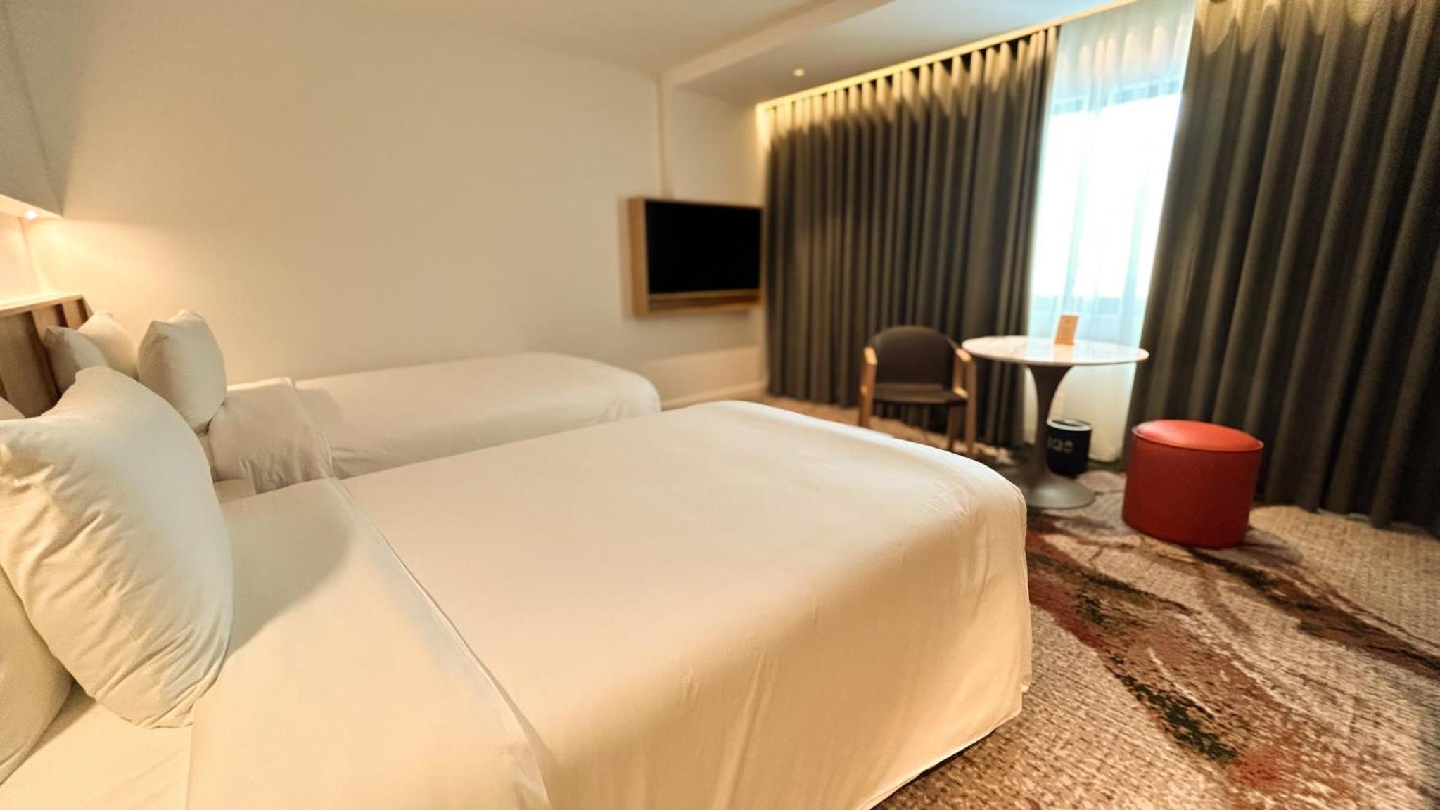 Renovated, Merdeka, Twin Beds