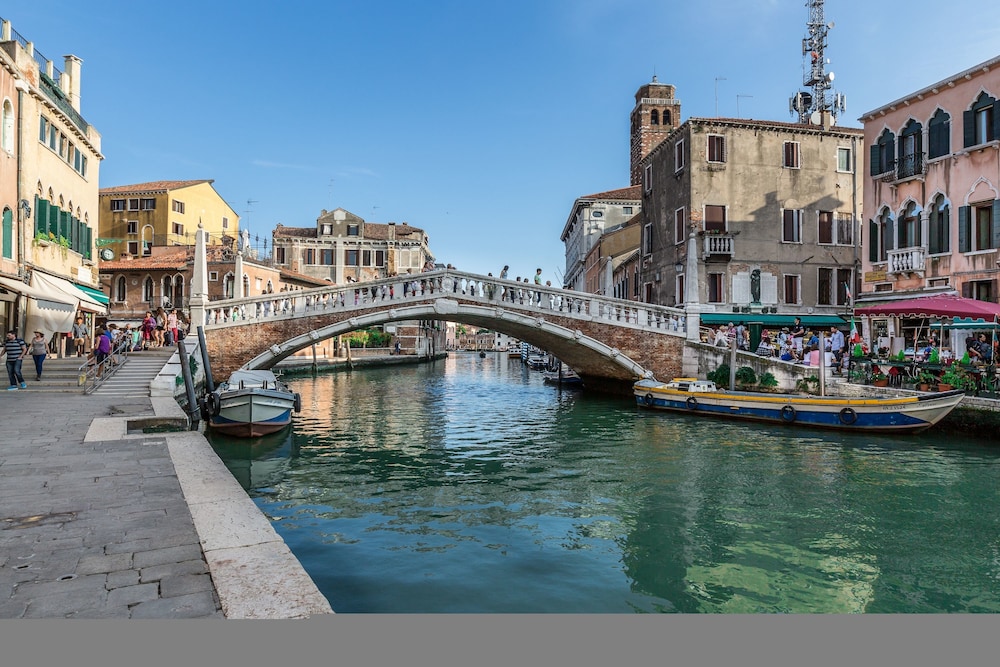 Palazzina Canal 32/37