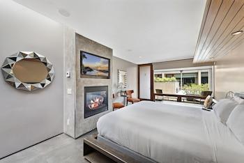 Deluxe, Multiple Beds, North Wing