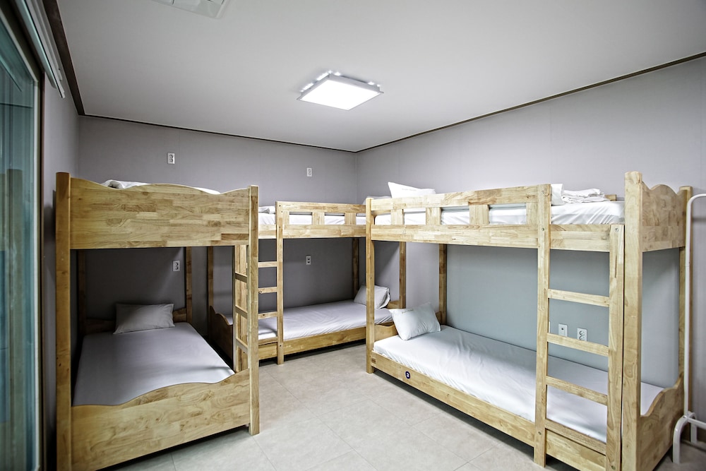 1% Hostel 23/59