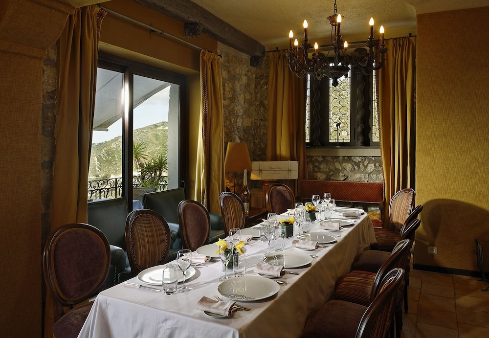 Chateau Eza 72/82